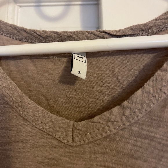 Tan V neck T shirt - Picture 3 of 3